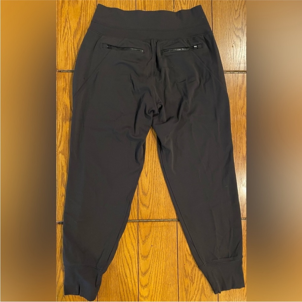 GUC Athleta Venice Jogger, black, size med, multiple pockets, 3.5 inch waistband